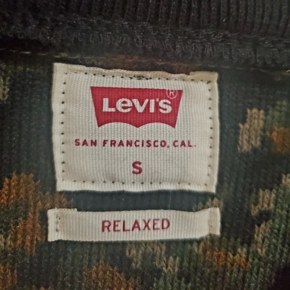 Levi's Camo Quarter Zip Pullover - Picture 7 of 11